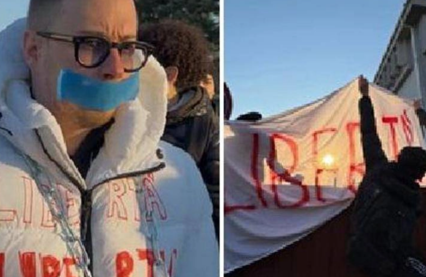 Protesta Max Felicitas: si incatena a Gallarate perché annullano la sua lezione sul porno